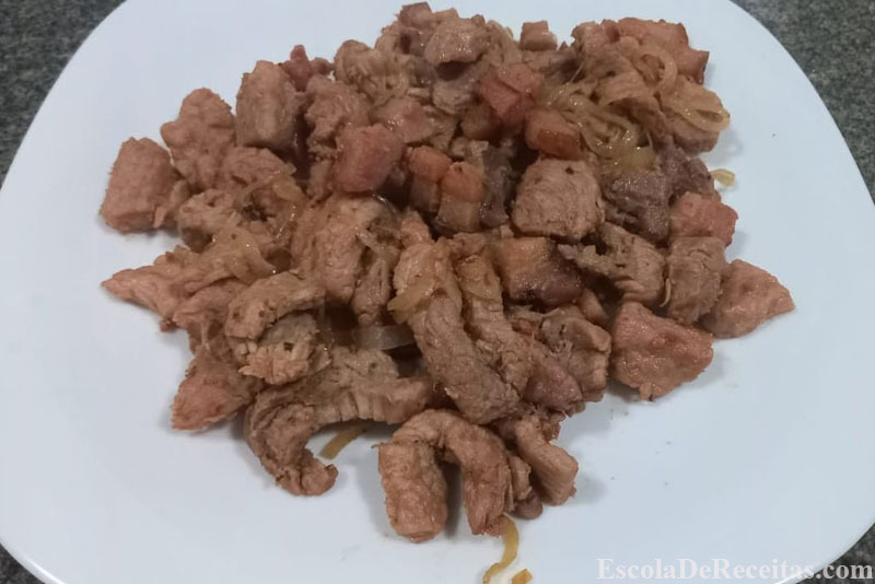 receita de carne de porco picadinha acebolada